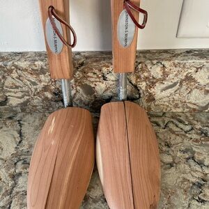 Johnston & Murphy Cedar Shoe Trees with Brown Accents